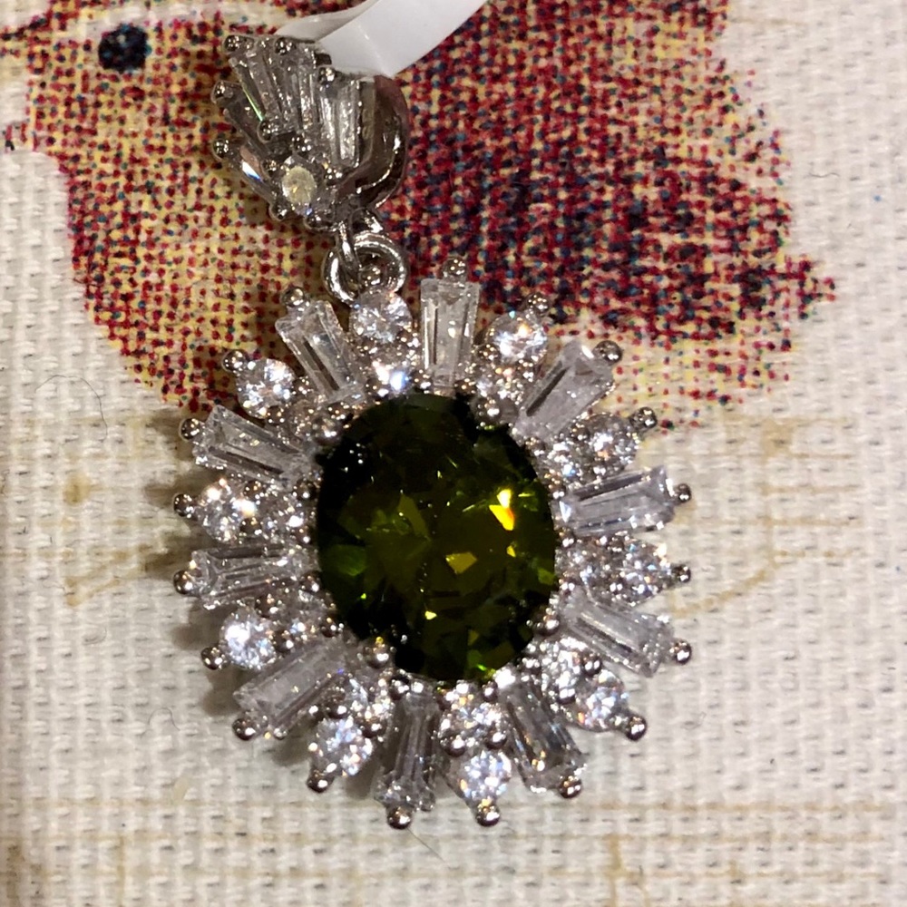 Peridot and white sapphire pendant